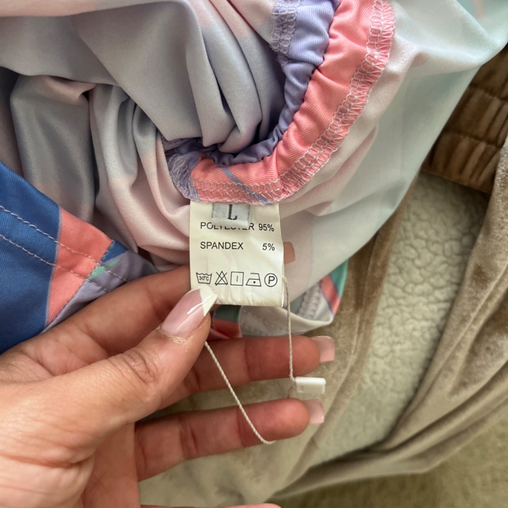 Clothes - Picture 2 of 4